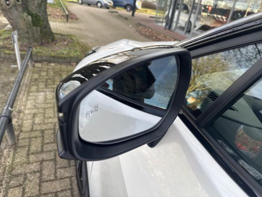 Toyota C-HR 1.8 Hybrid 140 Executive | 06-10141018 Voor meer informatie ActivLease financial lease