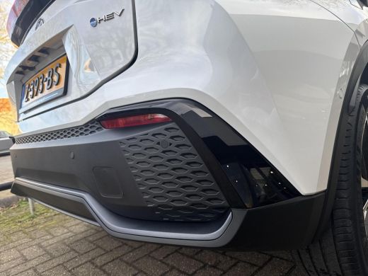 Toyota C-HR 1.8 Hybrid 140 Executive | 06-10141018 Voor meer informatie ActivLease financial lease