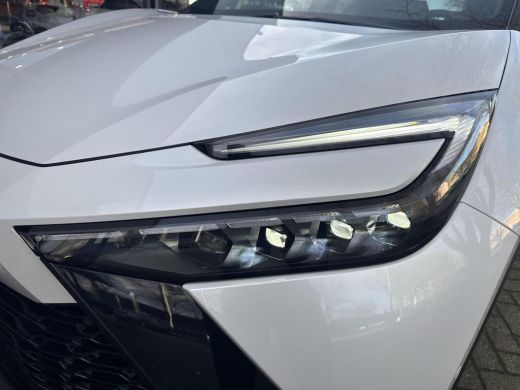 Toyota C-HR 1.8 Hybrid 140 Executive | 06-10141018 Voor meer informatie ActivLease financial lease