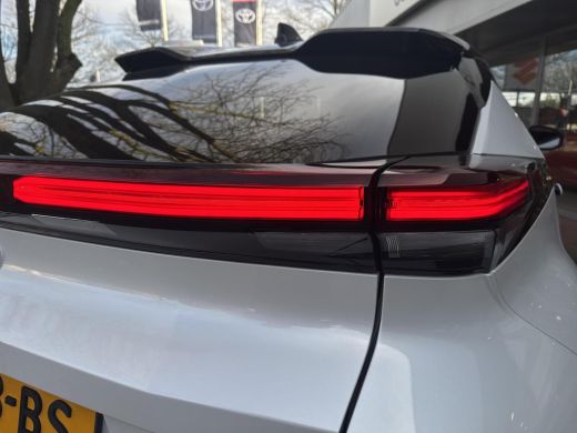 Toyota C-HR 1.8 Hybrid 140 Executive | 06-10141018 Voor meer informatie ActivLease financial lease