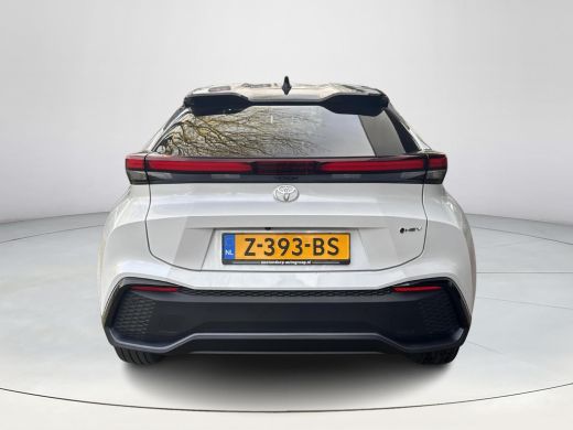 Toyota C-HR 1.8 Hybrid 140 Executive | 06-10141018 Voor meer informatie ActivLease financial lease