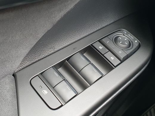 Toyota C-HR 1.8 Hybrid 140 Executive **NIEUWE AUTO** ActivLease financial lease
