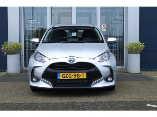 Toyota Yaris 1.5 Hybrid Active ActivLease financial lease