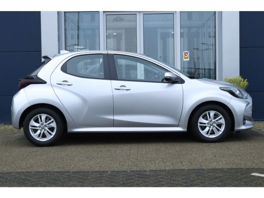 Toyota Yaris 1.5 Hybrid Active ActivLease financial lease