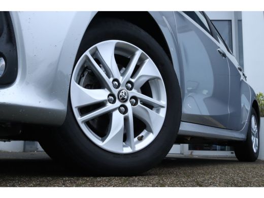 Toyota Yaris 1.5 Hybrid Active ActivLease financial lease