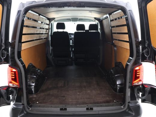 Volkswagen Transporter T6.1 2.0 TDI L1H1 DEEP BLACK PEARL + APPLE CARPLAY | TREKHAAK ActivLease financial lease