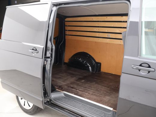 Volkswagen Transporter T6.1 2.0 TDI L1H1 DEEP BLACK PEARL + APPLE CARPLAY | TREKHAAK ActivLease financial lease