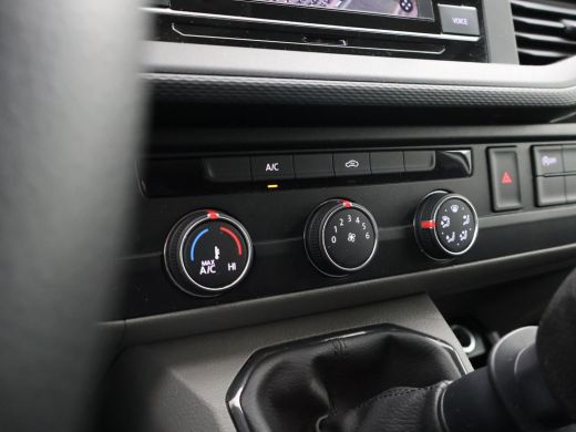 Volkswagen Transporter T6.1 2.0 TDI L1H1 DEEP BLACK PEARL + APPLE CARPLAY | TREKHAAK ActivLease financial lease