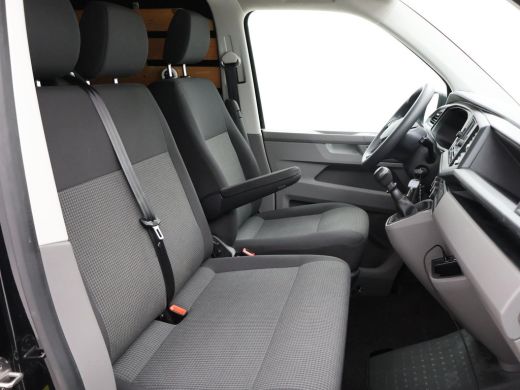Volkswagen Transporter T6.1 2.0 TDI L1H1 DEEP BLACK PEARL + APPLE CARPLAY | TREKHAAK ActivLease financial lease
