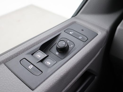 Volkswagen Transporter T6.1 2.0 TDI L1H1 DEEP BLACK PEARL + APPLE CARPLAY | TREKHAAK ActivLease financial lease