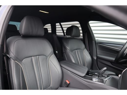 BMW 5 Serie Touring 530i xDrive M-Sport High Executive Achteras Sturing / Trekhaak / 360 Camera / Adaptieve C... ActivLease financial lease