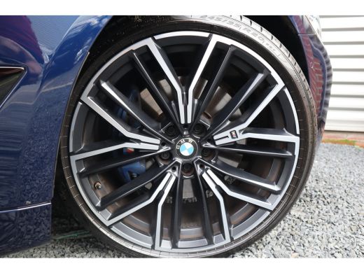 BMW 5 Serie Touring 530i xDrive M-Sport High Executive Achteras Sturing / Trekhaak / 360 Camera / Adaptieve C... ActivLease financial lease