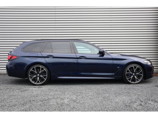 BMW 5 Serie Touring 530i xDrive M-Sport High Executive Achteras Sturing / Trekhaak / 360 Camera / Adaptieve C... ActivLease financial lease
