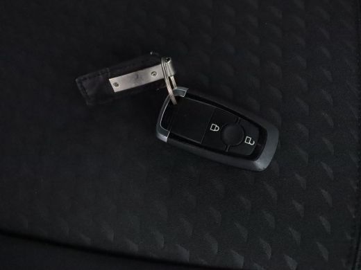 Ford Transit Connect 1.5 EcoBlue L2 Sport | Parkeercamera | Trekhaak | Parkeersensoren  | Stoelverwarming | DAB+ | App... ActivLease financial lease