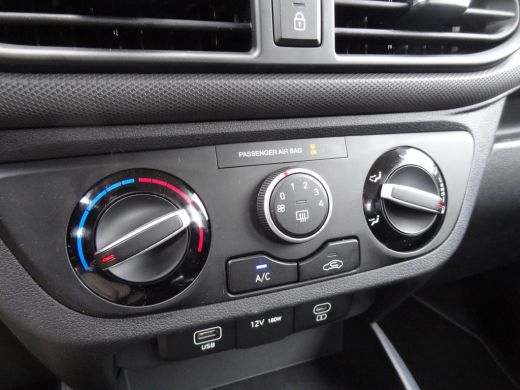 Hyundai i10 Hyundai 1.0 Comfort Smart | NAVIGATIE | ACHTERUITRIJCAMERA | AIRCO ActivLease financial lease