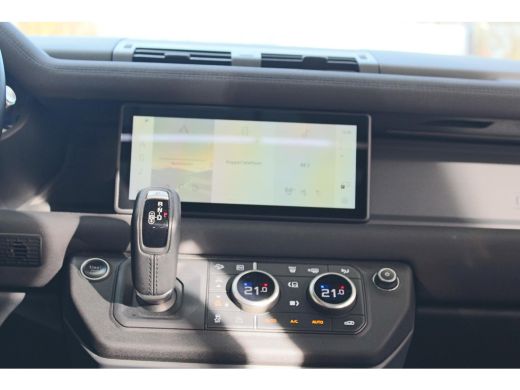 Land Rover Defender 2.0 P400e 110 X-Dynamic S 3 Zone Climate, DAB, Surround camera, verwarmde Stoelen, Privacy, Roof ... ActivLease financial lease