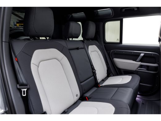 Land Rover Defender P400e 110 X-Dynamic SE | Stoffen vouwdak | Koel/verwarmbare voorstoelen | Elektrische trekhaak ActivLease financial lease