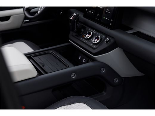 Land Rover Defender P400e 110 X-Dynamic SE | Stoffen vouwdak | Koel/verwarmbare voorstoelen | Elektrische trekhaak ActivLease financial lease