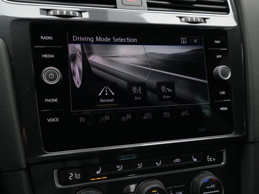 Volkswagen e-Golf e-Golf Navigatie Dynaudio Camera Acc 278 ActivLease financial lease