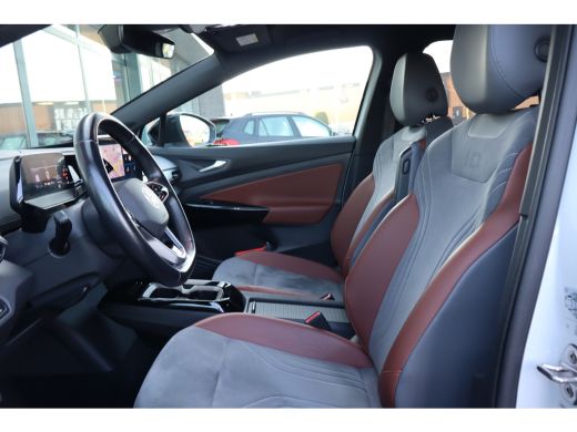 Volkswagen ID.4 First 77 kWh | Navigatie | Stoelverwarming | Trekhaak | ActivLease financial lease