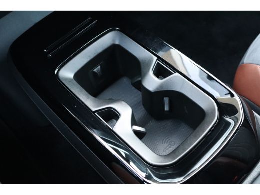 Volkswagen ID.4 First 77 kWh | Navigatie | Stoelverwarming | Trekhaak | ActivLease financial lease