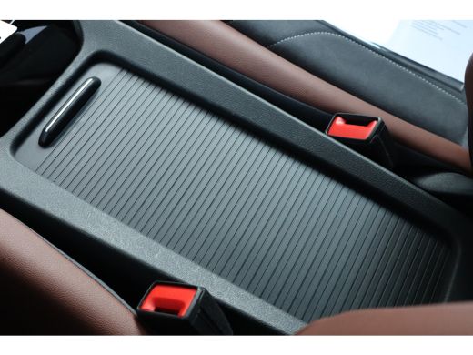 Volkswagen ID.4 First 77 kWh | Navigatie | Stoelverwarming | Trekhaak | ActivLease financial lease