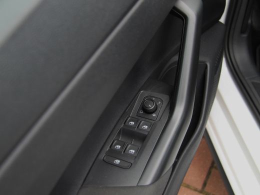 Volkswagen Polo 1.0 TSI 95pk R-Line | Cruise | Navi | Carplay ActivLease financial lease
