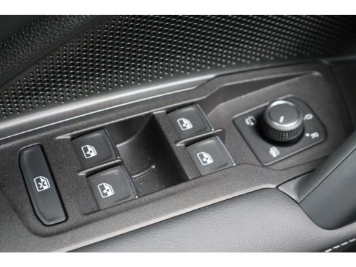 Volkswagen Tiguan 1.5 eHybrid R-Line Business | Cruise Control | Achteruitrijcamera | Navigatie | ActivLease financial lease