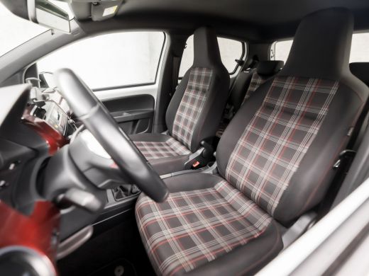 Volkswagen up! 1.0 TSI GTI (STOELVERWARMING, BLUETOOTH, SFEERVERLICHTING, GETINT GLAS, SPORTSTOELEN, LM VELGEN, ... ActivLease financial lease