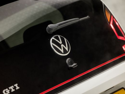 Volkswagen up! 1.0 TSI GTI (STOELVERWARMING, BLUETOOTH, SFEERVERLICHTING, GETINT GLAS, SPORTSTOELEN, LM VELGEN, ... ActivLease financial lease