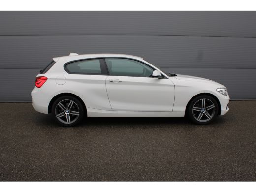 BMW 1-serie 118i Executive AUTOMAAT | NAVI | PDC | ActivLease financial lease