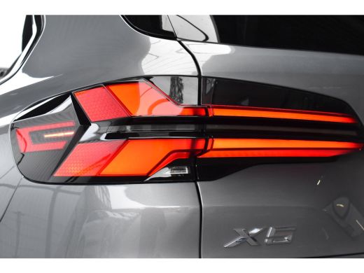 BMW X5 xDrive50e M Sportpakket Pro / NIEUW BINNEN / SUPERCOMPLEET! / PANORAMADAK / MASSAGESTOELEN / TREK... ActivLease financial lease