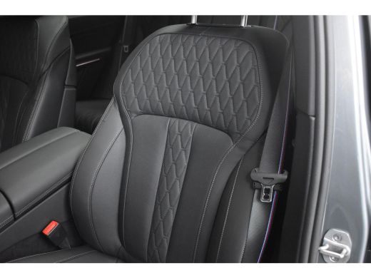 BMW X5 xDrive50e M Sportpakket Pro / NIEUW BINNEN / SUPERCOMPLEET! / PANORAMADAK / MASSAGESTOELEN / TREK... ActivLease financial lease