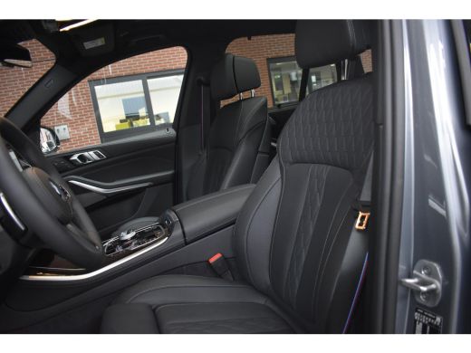 BMW X5 xDrive50e M Sportpakket Pro / NIEUW BINNEN / SUPERCOMPLEET! / PANORAMADAK / MASSAGESTOELEN / TREK... ActivLease financial lease