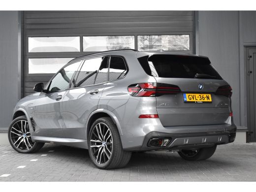 BMW X5 xDrive50e M Sportpakket Pro / NIEUW BINNEN / SUPERCOMPLEET! / PANORAMADAK / MASSAGESTOELEN / TREK... ActivLease financial lease
