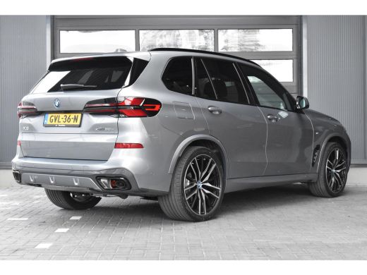 BMW X5 xDrive50e M Sportpakket Pro / NIEUW BINNEN / SUPERCOMPLEET! / PANORAMADAK / MASSAGESTOELEN / TREK... ActivLease financial lease