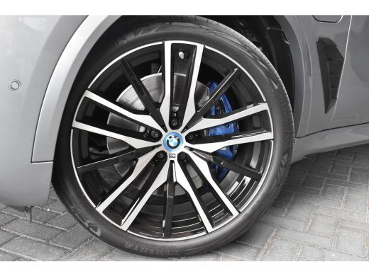 BMW X5 xDrive50e M Sportpakket Pro / NIEUW BINNEN / SUPERCOMPLEET! / PANORAMADAK / MASSAGESTOELEN / TREK... ActivLease financial lease