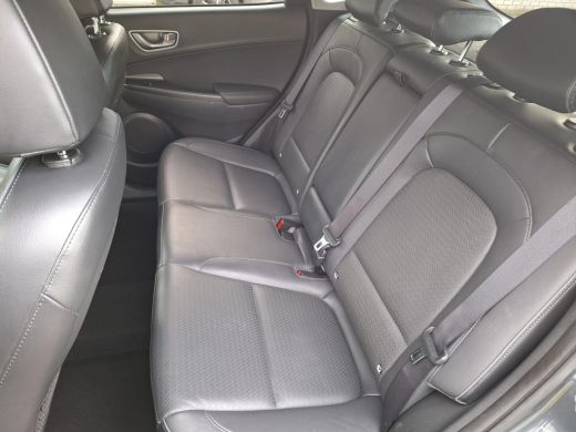 Hyundai KONA EV Premium 64 kWh | Achteruitrijcamera | Parkeersensoren | Stoelverwarming/verkoeling | Head-up d... ActivLease financial lease