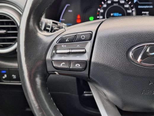 Hyundai KONA EV Premium 64 kWh | Achteruitrijcamera | Parkeersensoren | Stoelverwarming/verkoeling | Head-up d... ActivLease financial lease