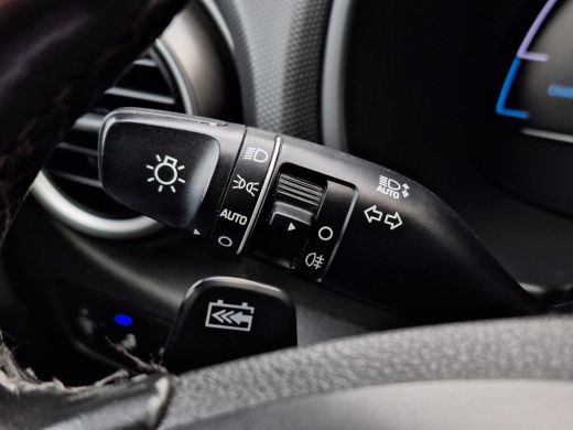Hyundai KONA EV Premium 64 kWh | Achteruitrijcamera | Parkeersensoren | Stoelverwarming/verkoeling | Head-up d... ActivLease financial lease