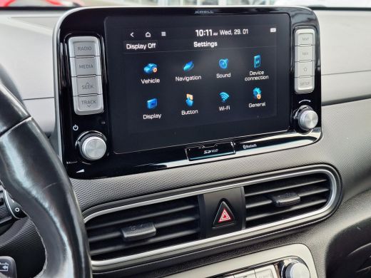 Hyundai KONA EV Premium 64 kWh | Achteruitrijcamera | Parkeersensoren | Stoelverwarming/verkoeling | Head-up d... ActivLease financial lease