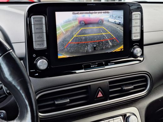 Hyundai KONA EV Premium 64 kWh | Achteruitrijcamera | Parkeersensoren | Stoelverwarming/verkoeling | Head-up d... ActivLease financial lease