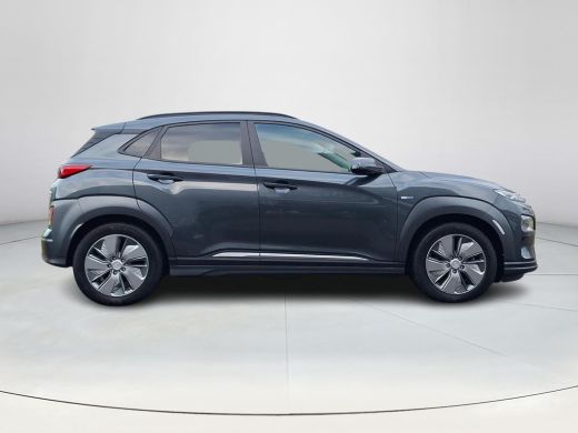 Hyundai KONA EV Premium 64 kWh | Achteruitrijcamera | Parkeersensoren | Stoelverwarming/verkoeling | Head-up d... ActivLease financial lease