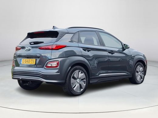 Hyundai KONA EV Premium 64 kWh | Achteruitrijcamera | Parkeersensoren | Stoelverwarming/verkoeling | Head-up d... ActivLease financial lease