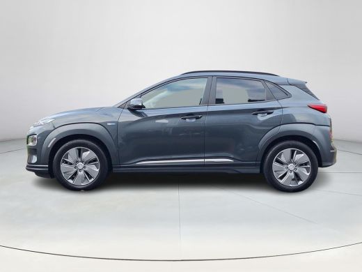 Hyundai KONA EV Premium 64 kWh | Achteruitrijcamera | Parkeersensoren | Stoelverwarming/verkoeling | Head-up d... ActivLease financial lease