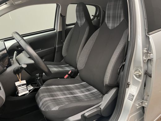 Peugeot 108 1.0 e-VTi Allure | Achteruitrijcamera | Chroom delen exterieur | Electronic climate controle ActivLease financial lease