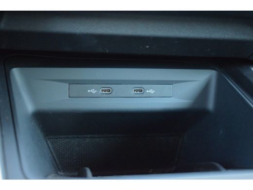 Seat Leon Sportstourer 1.5 eTSI FR Launch Edition | Automaat | Trekhaak | CarPlay | Half Leer | Virtual ActivLease financial lease
