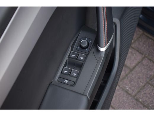 Seat Leon Sportstourer 1.5 eTSI FR Launch Edition | Automaat | Trekhaak | CarPlay | Half Leer | Virtual ActivLease financial lease
