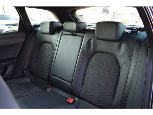 Seat Leon Sportstourer 1.5 eTSI FR Launch Edition | Automaat | Trekhaak | CarPlay | Half Leer | Virtual ActivLease financial lease