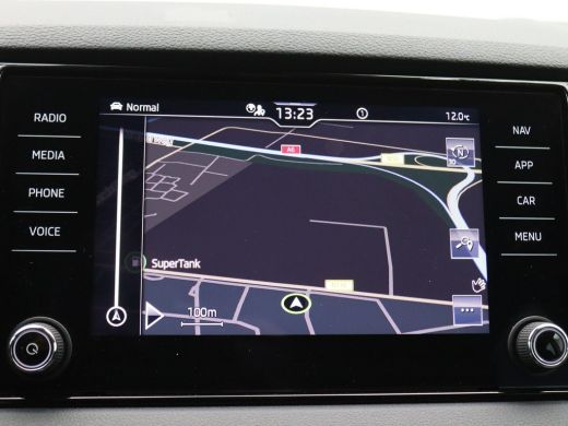 Skoda Karoq 1.5 TSI ACT Business Edition Plus 150PK DSG Adaptieve Cruise Controle, Achteruitrijcamera, Keyles... ActivLease financial lease